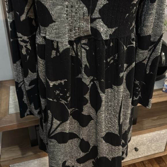 Black and Gray Floral Knit Dress - Picture 2 of 9